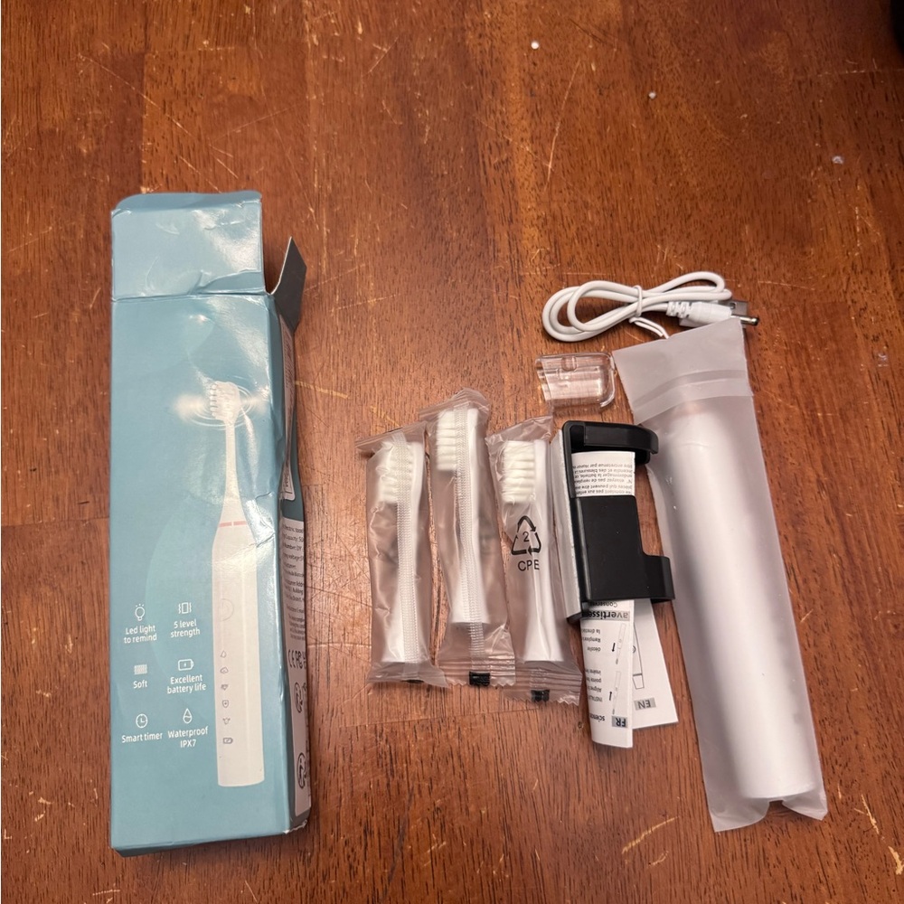 Electric Toothbrush Set with Extra Brush Heads - White